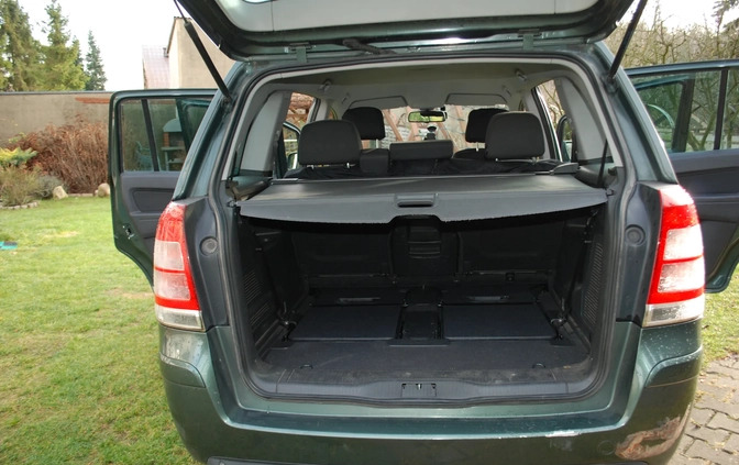 Opel Zafira cena 18900 przebieg: 195000, rok produkcji 2011 z Poznań małe 137